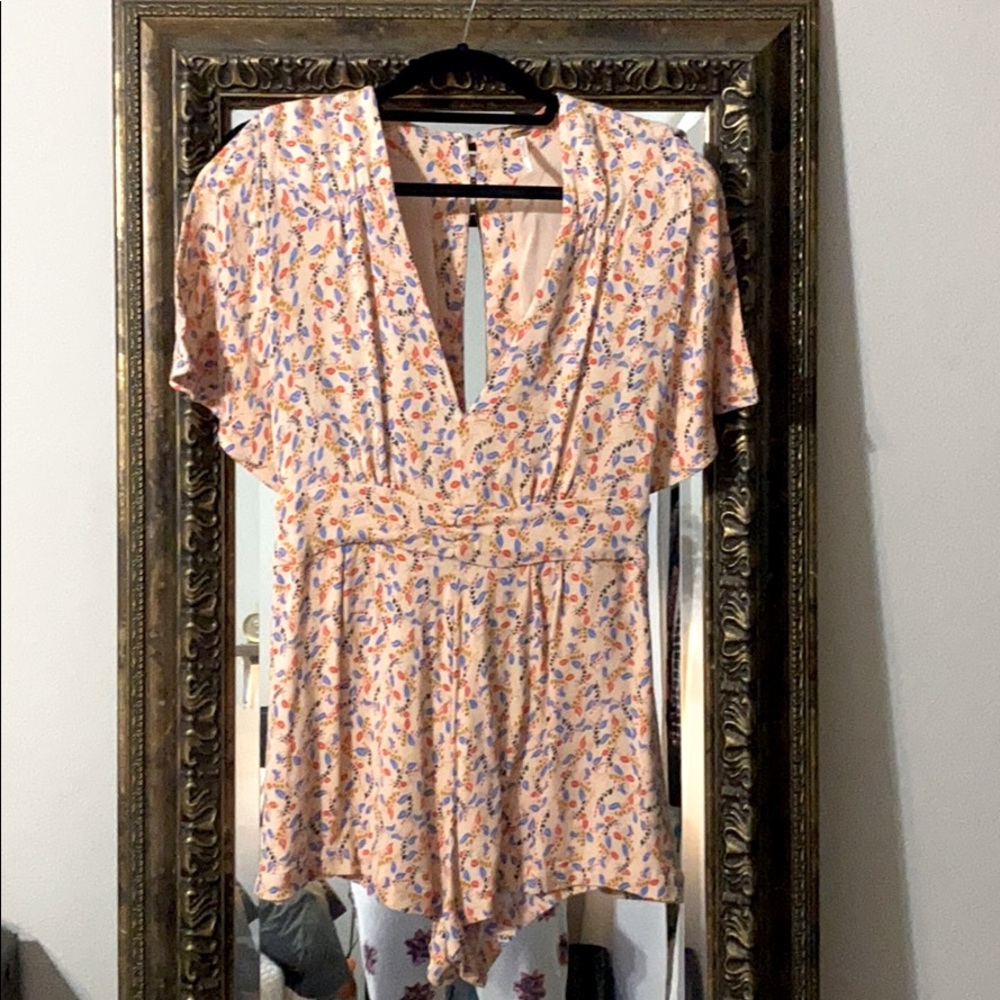 FREE PEOPLE Peach 🍑 Beautiful Romper